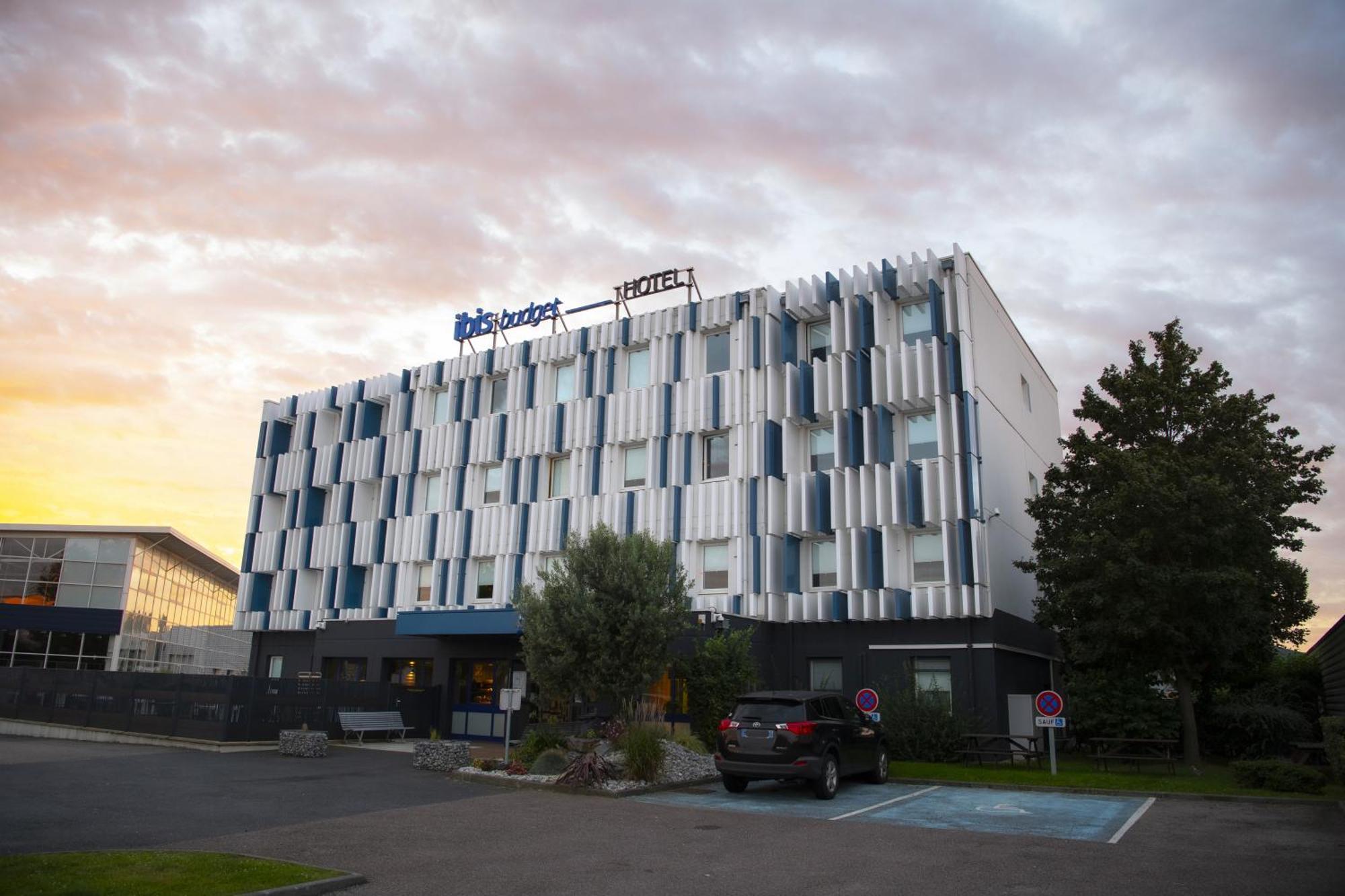 Hotel Ibis Budget Les Docks 2*